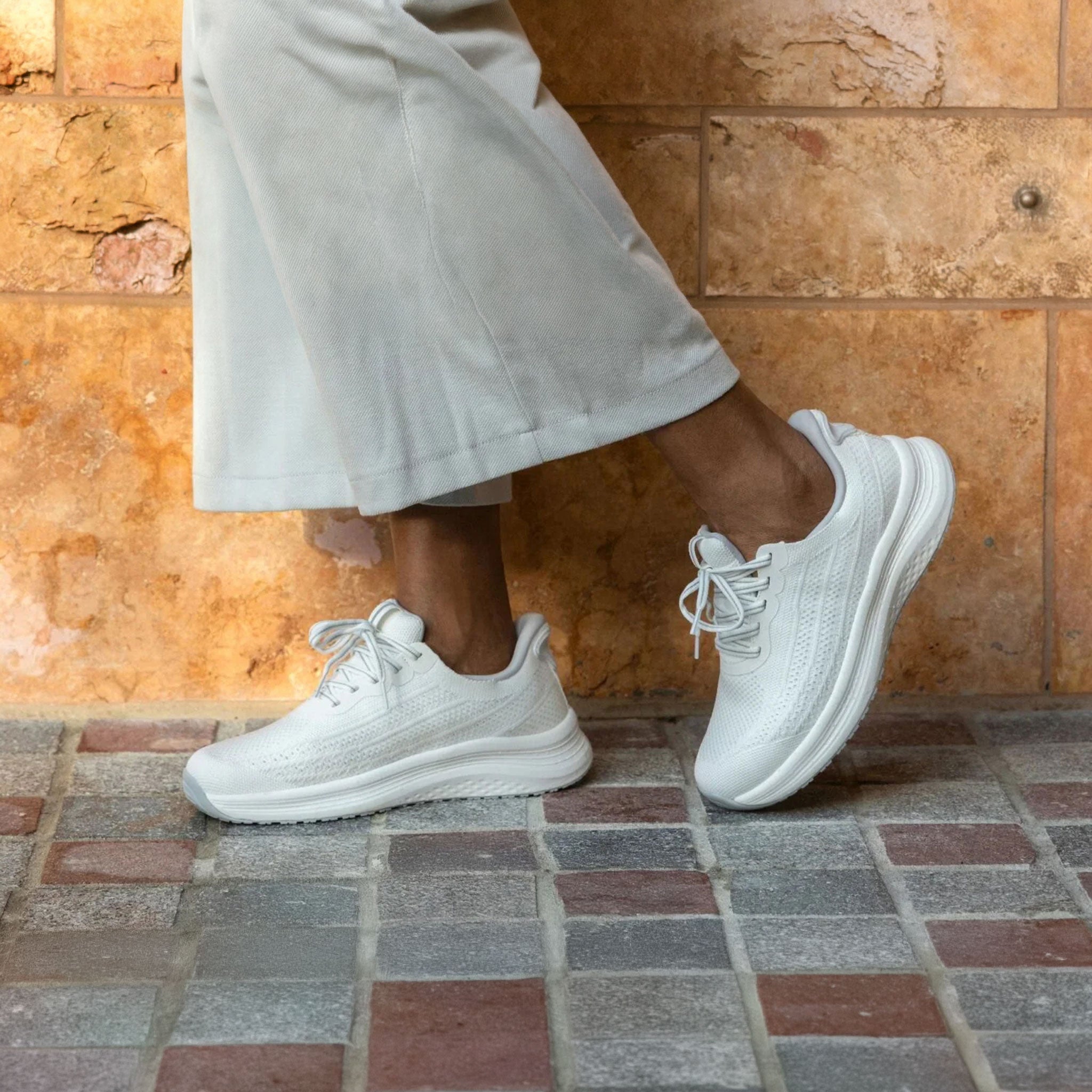 Orthofeet | Nira Hands-Free White