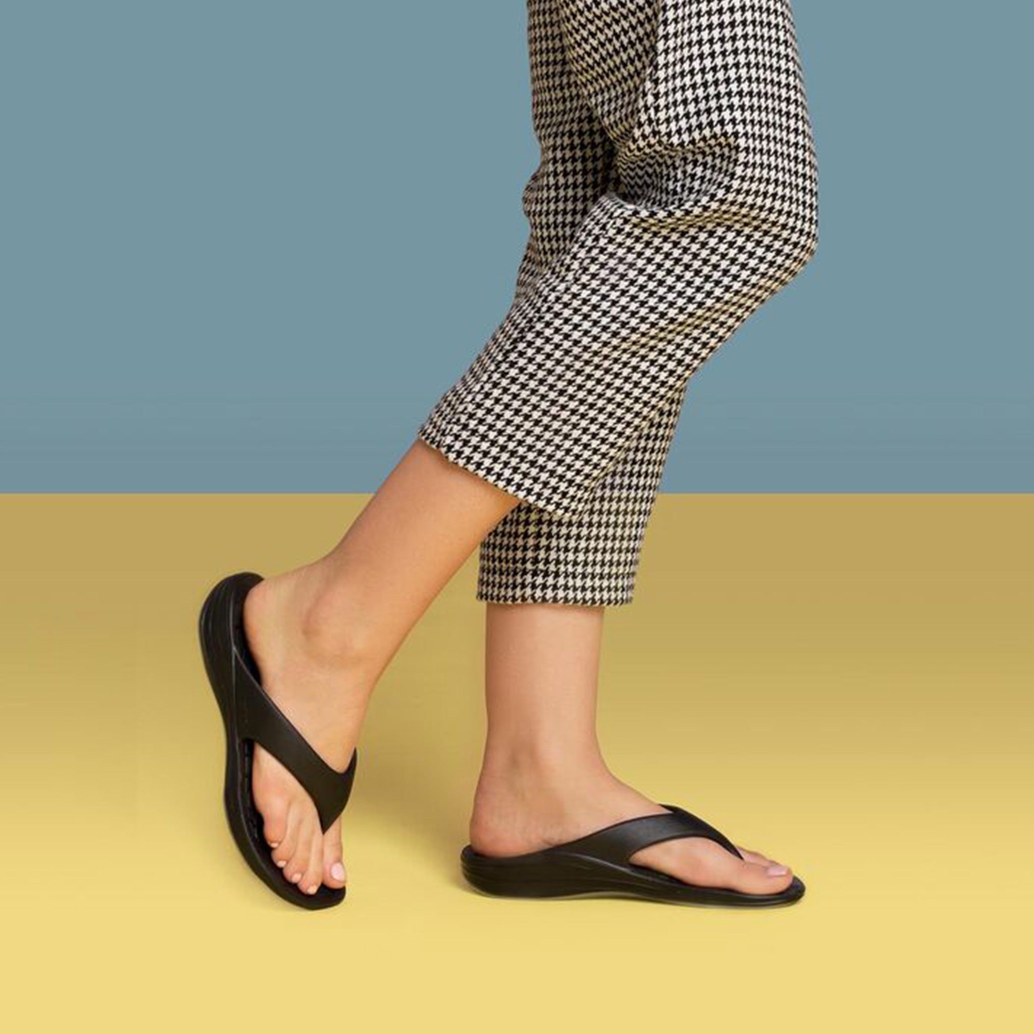 Aetrex | Women's Maui Orthotic Flips Black