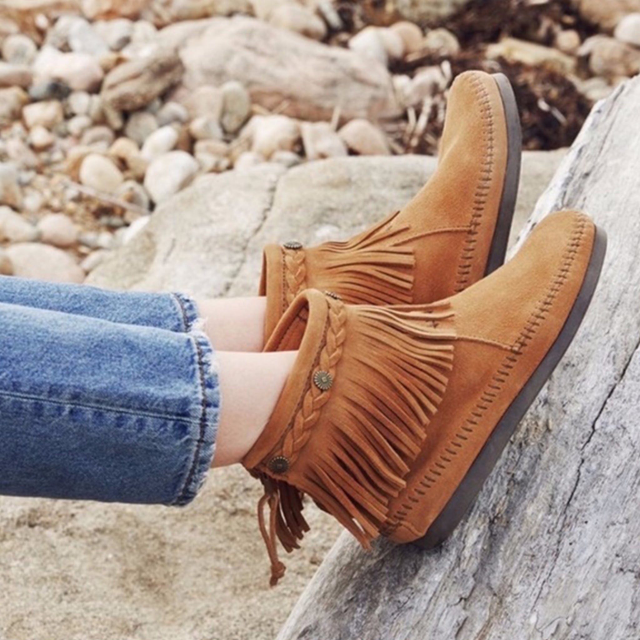 Minnetonka Moccasin | High Top Back Zip Boot Brown