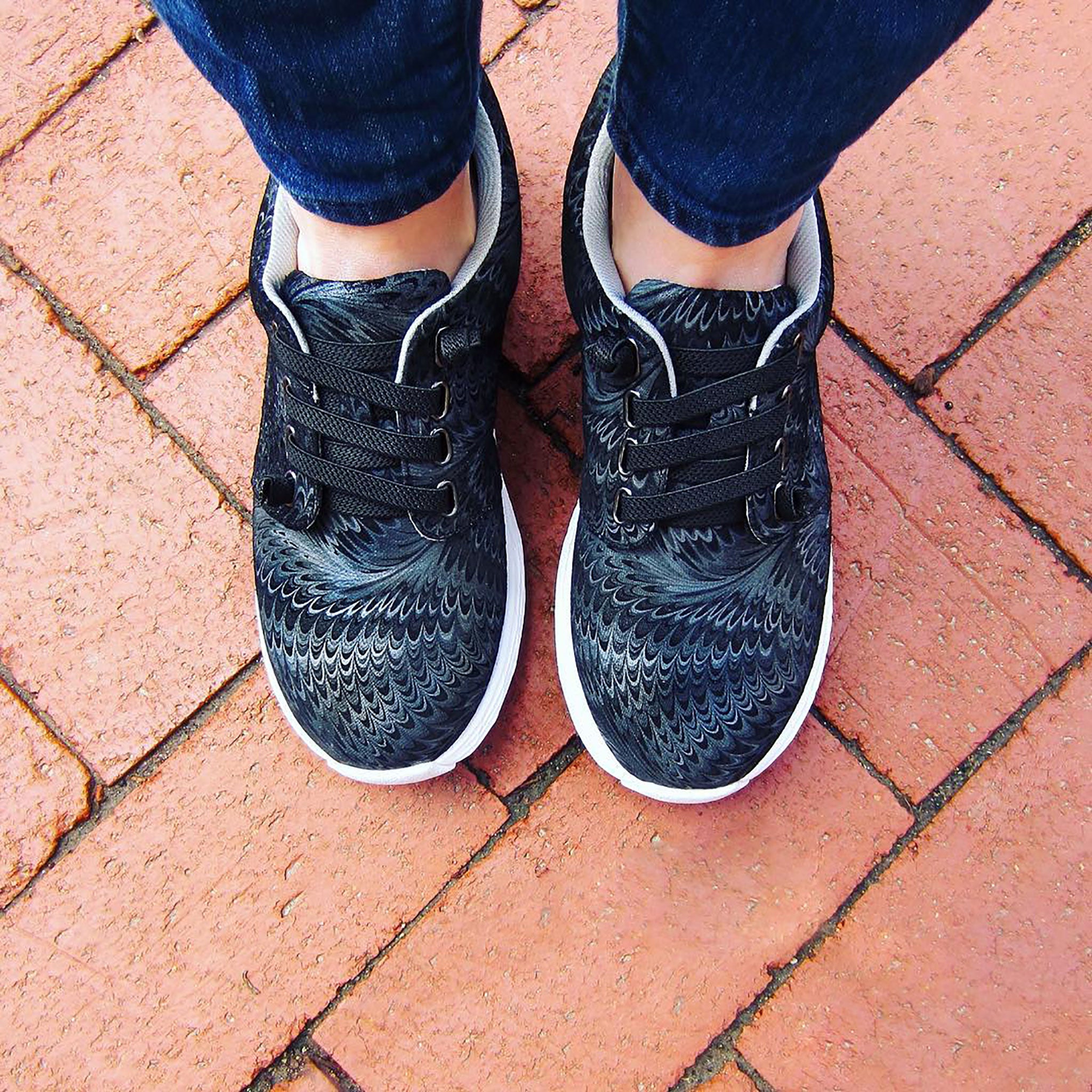 Nurse Mates | Align™ Velocity Black Swirl
